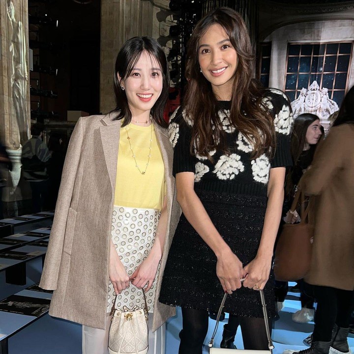 <p>Terakhir yang turut menarik perhatian, Mikha juga bertemu dan berfoto bersama artis bintang drakor Extraordinary Attorney Woo, Park Eun Bin nih, Bunda. Melihat potret ini, ternyata banyak netizen yang iri, lho. "Wah ketemu parkeunbin," tulis akun @riha**** dengan emotikon menangis. (Foto: Instagram @miktambayong)</p>
