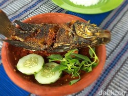 Lezatnya Nila Sambal Orek Hasil Mancing Sendiri di Kafe Lamongan