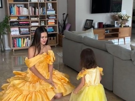 5 Potret Bunda Artis Momong Anak di Rumah, Raisa Pakai Gaun Princess