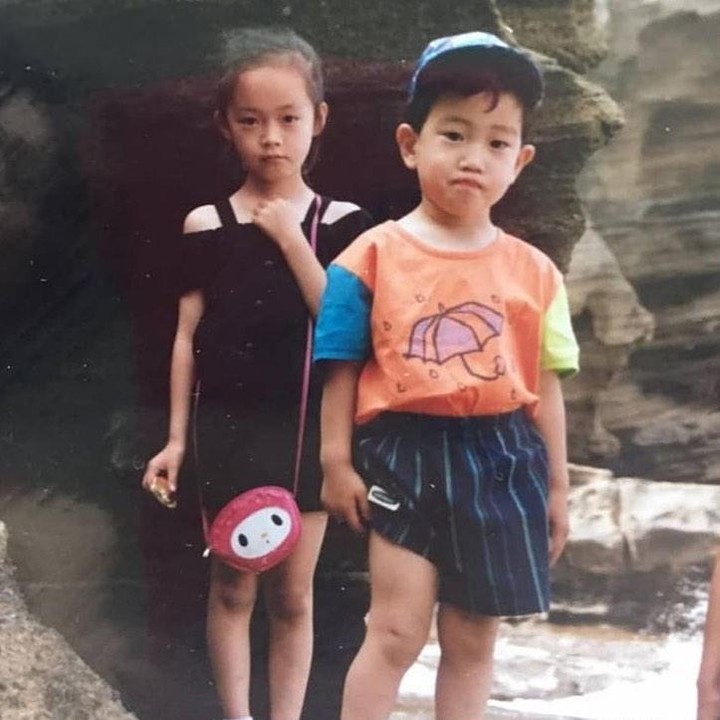 <p>Foto pertama ini, ada artis Jeon So Min, Bunda. Potret ini ia bagikan saat memperingati hari ulang tahun sang adik, anak laki-laki yang bersamanya dalam potret ini. (Foto: Instagram @jsomin86)</p>