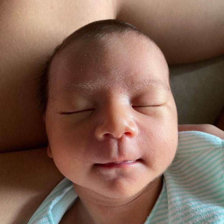 <p>Bunda, kita doakan agar Nae tumbuh menjadi anak yang cerdas dan sehat, ya. Tak hanya itu, semoga Nae mendapatkan banyak kasih sayang dari orang-orang yang ada di sekitarnya. (Foto: Instagram: @adipati)</p>