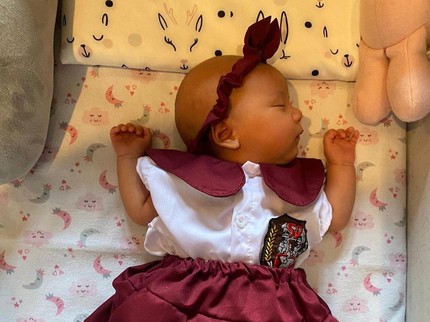 5 Potret Nae Anak Adipati Dolken yang Berusia 3 Bulan, Sudah Ikut Bunda Belanja