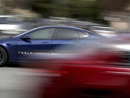Tesla Uji Sistem Otonom Berbasis AI di Jalan Umum Jepang