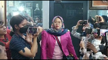 img-title Labrak Daus Mini Saat Konferensi Pers, Shelvie Hana Tanyakan Keberadaan Anak