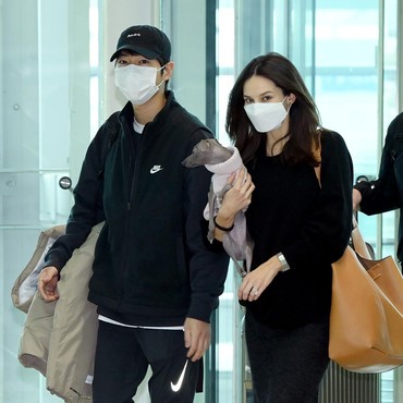 7 Potret Katy Louise Hamil Temani Song Joong Ki Syuting ke Eropa