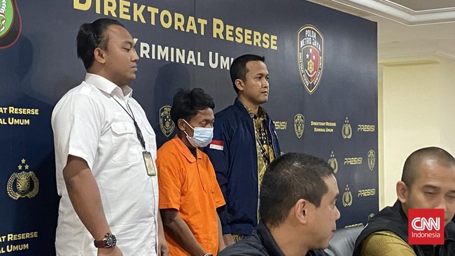 Dua pelaku pembunuhan bos ayam goreng di Bekasi berencana kabur ke Yogyakarta. Namun, mereka kehabisan ongkos di tengah jalan.
