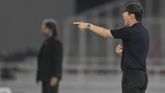 Pelatih Shin Tae Yong tidak senang dengan 'banjir' kartu merah dalam duel Timnas Indonesia U-20 vs Fiji di SUGBK, Jumat (17/2).