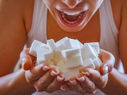 5 Tips Kurangi Konsumsi Gula Agar Berat Badan Secara Turun Efektif