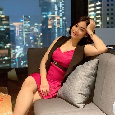 7 Foto Seksi Tyna Ratu Selebgram yang Ngaku Anggota LPSK 'Pelindung' Bharada E