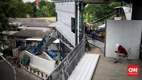 Transjakarta Soal Viral Tangga Sempit Halte Stasiun Cawang: Ada Lift