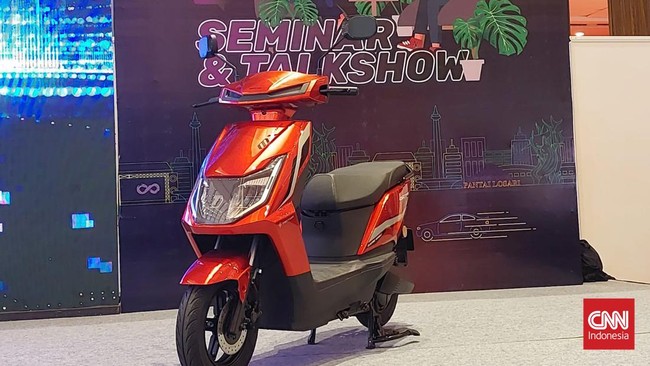 United meluncurkan motor listrik baru, MX-1200, yang harganya Rp14,8 juta atau menjadi Rp7,8 juta bila dikenakan subsidi pemerintah.