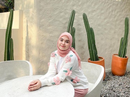 Vebby Palwinta Melahirkan Anak Kedua dengan Persalinan Normal, Nama Bayinya Indah Bun