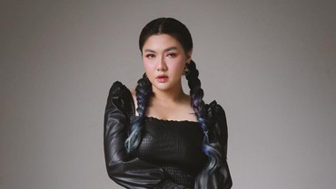 Rilis Single 'Sayangnya Masih Sayang', Vicky Shu Unjuk Gigi jadi Songwriter