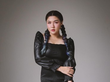 Rilis Single 'Sayangnya Masih Sayang', Vicky Shu Unjuk Gigi jadi Songwriter
