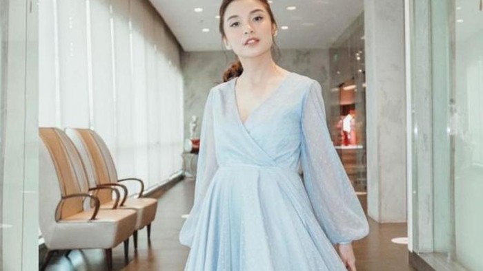 Berkelas! Yuk Intip Outfit Chelsea Olivia yang Bisa Ditiru untuk Ketemu Pacar