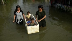 FOTO: Hari Keenam Banjir Rendam Makassar
