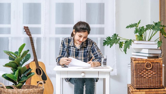 Ilustrasi manfaat mood tracker/ Foto: Freepik.com/jcomp