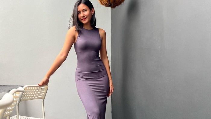img-title Gaya Stylish Shenina Cinnamon Ini Bisa Kamu Tiru untuk Kencan di Akhir Pekan