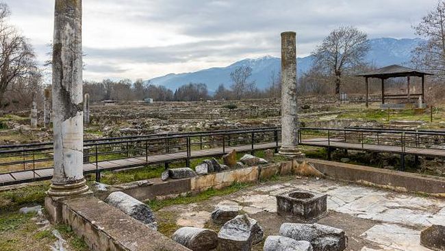 Teater Romawi di Taman Arkeologi Dion. Perpaduan mitos, budaya, dan kekayaan flora dan fauna membuat Yunani optimistis Gunung Olympus layak masuk Daftar Warisan Dunia UNESCO.