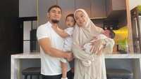 <p>Dua tahun berselang, bayi laki-laki berikutnya lahir pada 26 April 2022. Anak kedua Lindswell dengan Achmad Hulaefi diberi nama Achmad Miqdad. (Foto: Instagram @lindswell_k)<br /><br /><br /></p>