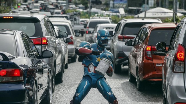 Polres Bogor menerapkan skema rekayasa lalu lintas one way dari arah Puncak, Bogor menuju Jakarta guna mengurai kemacetan yang terjadi di sepanjang jalur Puncak