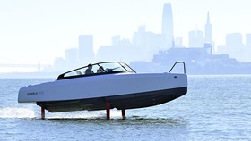 FOTO: Penampakan 'Perahu Terbang' di Teluk San Fransisco