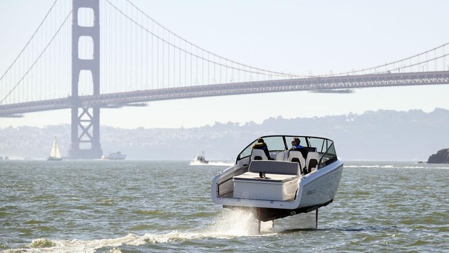 FOTO: Penampakan 'Perahu Terbang' di Teluk San Fransisco