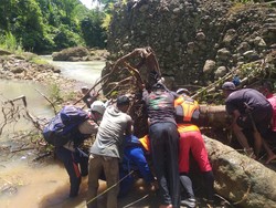 Satu Lansia Cianjur yang Hanyut Ditemukan Tersangkut