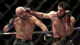 Islam Makhachev Incar Menang KO Lawan Volkanovski