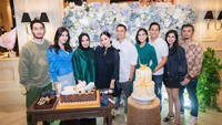 <p>Momen ulang tahun keduanya dirayakan dengan kejutan. Mulai dari keluarga hingga orang terdekat, mereka hadir memberi ucapan selamat pada keduanya. (Foto: Instagram @raffinagita1717)<br /><br /><br /></p>