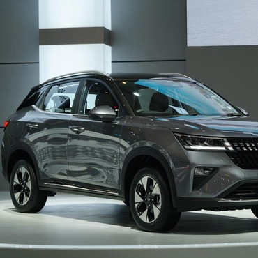 Rilis di IIMS 2023, Wuling Alvez SUV Lengkap & Murah untuk Eksekutif Muda