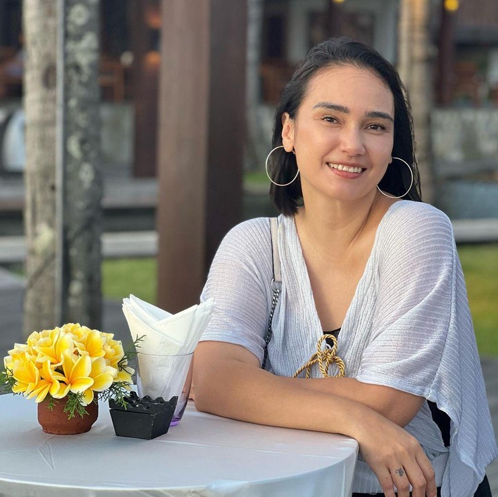 <p>Feby Febiola kembali menjalani rutinitas dan kesibukan setelah dinyatakan sembuh dari kanker Ovarium pada akhir tahun 2022 lalu. Selama hampir dua tahun, Feby menjalani perawatan dan pengobatan untuk menyembuhkan kanker yang diidapnya, Bunda. (Foto: Instagram @febyfebiola_)</p>