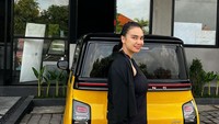 <p>Selain menjaga pola makan, Feby juga rutin berolahraga usai dinyatakan sembuh dari kanker. Ia beberapa kali membagikan aktivitas fisik di gym dalam akun Instagram. (Foto: Instagram @febyfebiola_)</p>
