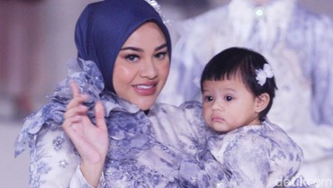 img-title Perut Dielus Ashanty, Aurel Hermansyah Hamil Adik Ameena?