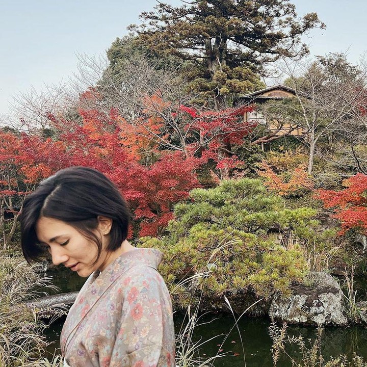 <p>Sarah juga terlihat cantik dengan rambut pendek saat mengenakan kimono Jepang. Foto ini dibagikannya saat tengah berlibur ke Jepang belum lama ini. (Foto: Instagram @sarahcandra)</p>