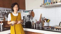 <p>Kerap tampil dengan rambut panjang, belum lama ini Sarah mengubah penampilannya. Ia memotong rambutnya menjadi pendek. (Foto: Instagram @sarahcandra)</p>