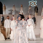 Potret Aurel Hermansyah dan Marsha Timoty Bersama Anak saat Jadi Model di Fashion Show Klamby