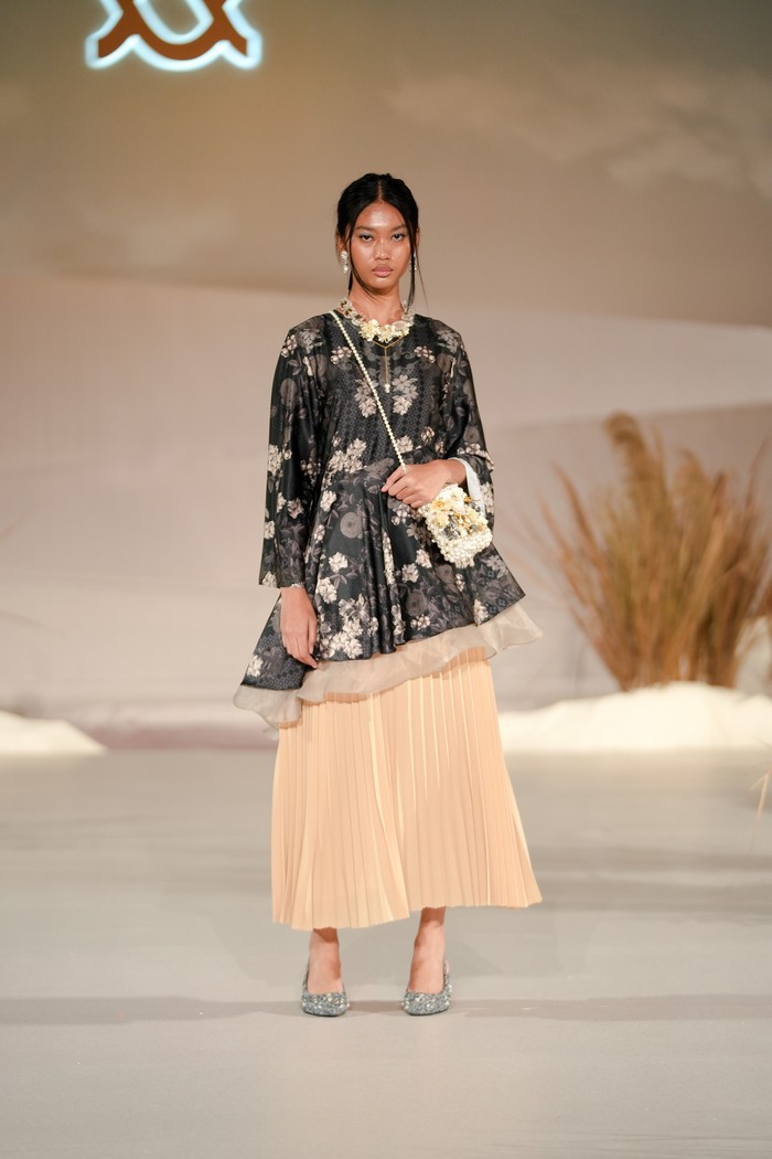 Selain 'seragam keluarga' untuk Lebaran, Klamby juga menawarkan busana yang lainnya seperti atasan asimetris dan pleated skirt. Foto: Klamby