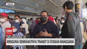 VIDEO: Mengurai Padatnya Penumpang di Stasiun Manggarai
