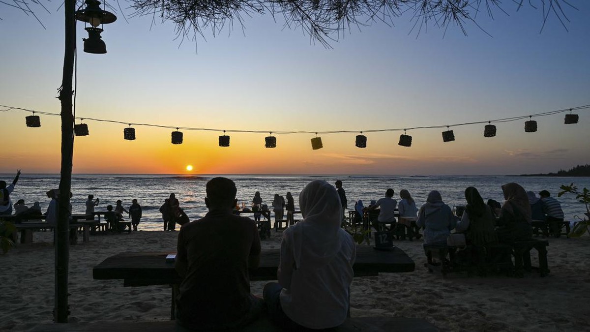 FOTO: Menikmati Senja Sore Hari di Pantai Lhoknga Aceh