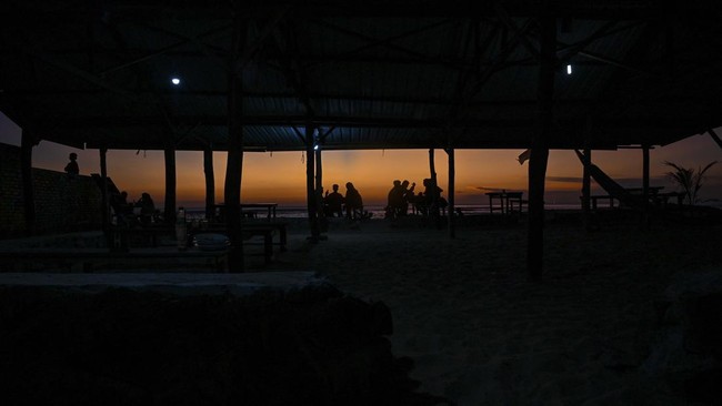 FOTO: Menikmati Senja Sore Hari di Pantai Lhoknga Aceh