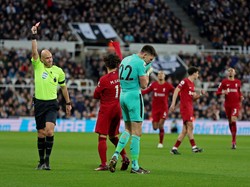 Nick Pope Kartu Merah, Liverpool Ungguli Newcastle 2-0 di Babak I