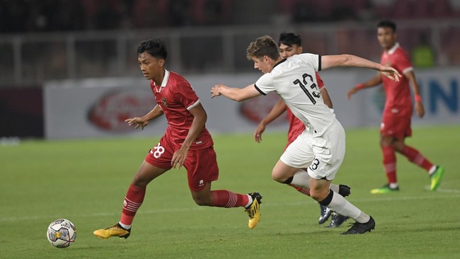Timnas Indonesia U-20 melawan Guatemala pada pertandingan terakhir Turnamen Mini di SUGBK, Selasa (21/2).