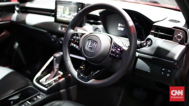 FOTO: Ramai Pengunjung Terpincut Mobil Honda di IIMS 2023