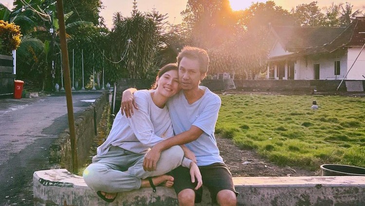sarah diorita istri eross sheila on 7