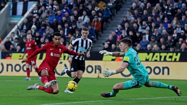 Pope Blunder, Liverpool Hajar 10 Pemain Newcastle