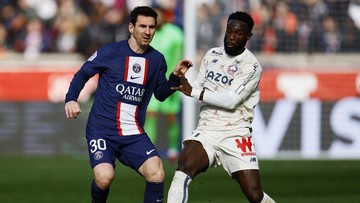 Messi Bawa PSG Menang Dramatis 4-3, Neymar Cedera Horor Paris Saint-Germain (PSG) menang dramatis atas Lille 4-3 pada laga pekan ke-24 Liga Prancis di Stadion Parc des Princes, Minggu (19/2).