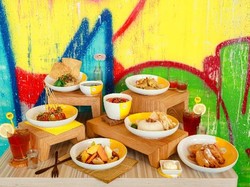 YELLO Harmoni Sajikan Lokal Street Food di Buffet Makan Siang