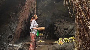 Aura Kasih Jelaskan Alasan Jalani Tradisi Melukat di Bali