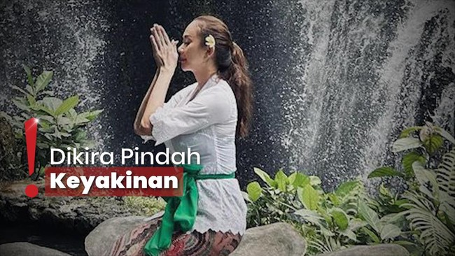 Doa di Bawah Air Terjun, Aura Kasih Diminta Ucap Syahadat Lagi